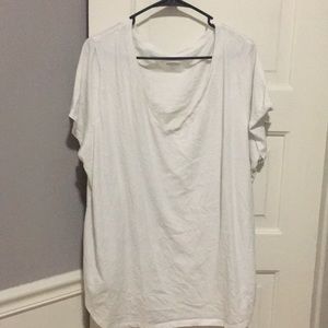 Old navy v-neck T-shirt